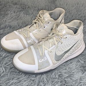 Nike Kyrie 3 Basketball Shoes